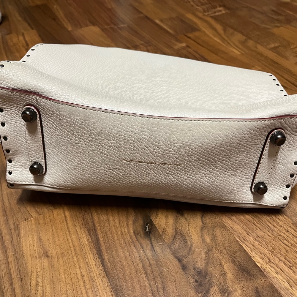 Coach Cream and Tan Pebbled Leather Shoulder Bag - Picture 9 of 10